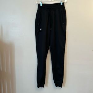 Black Under Armour men’s sweatpants